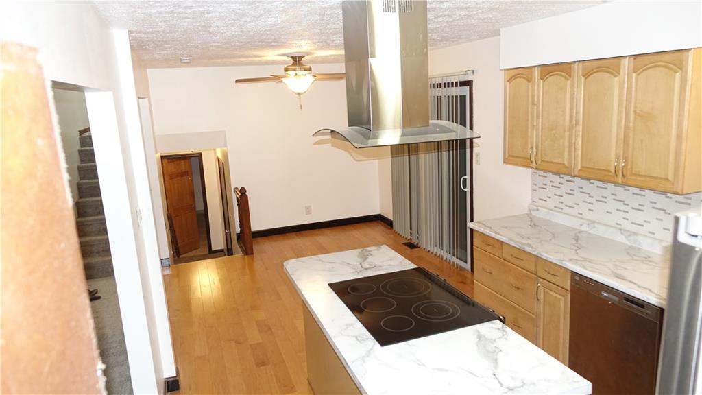 933 Stonegate Road Greenwood, IN 46142 - Photo 10 of 32 Gallery Image 10