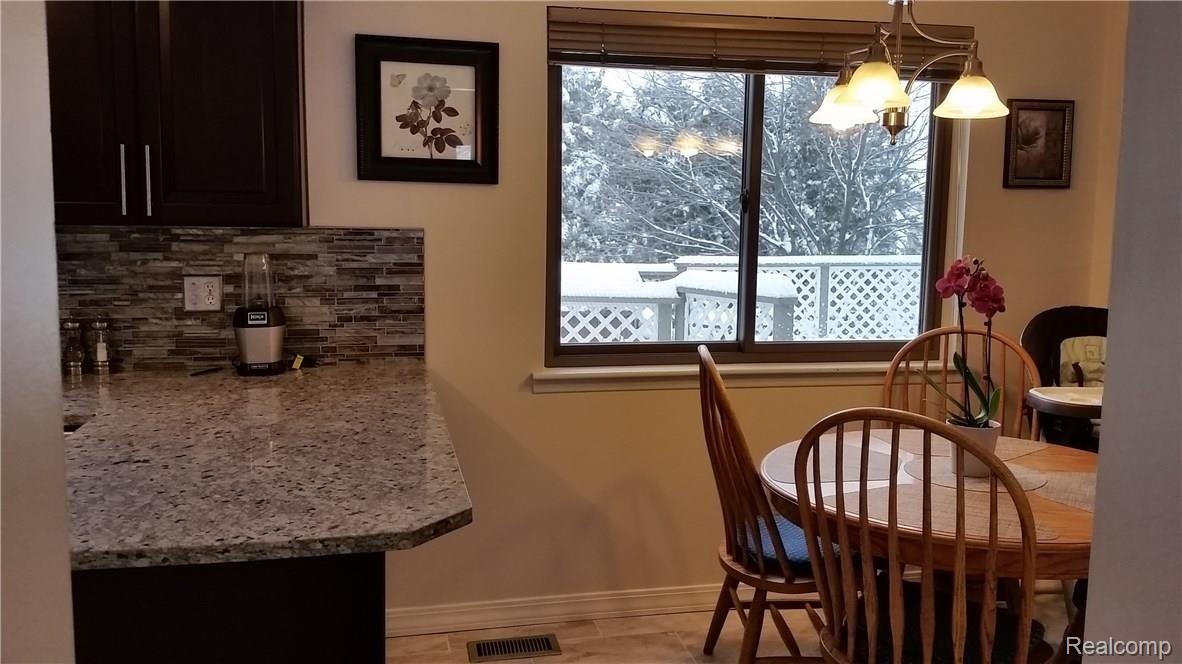 1632 Dennett Lane Rochester, MI 48307 - Photo 17 of 51 20160225_100448.jpg