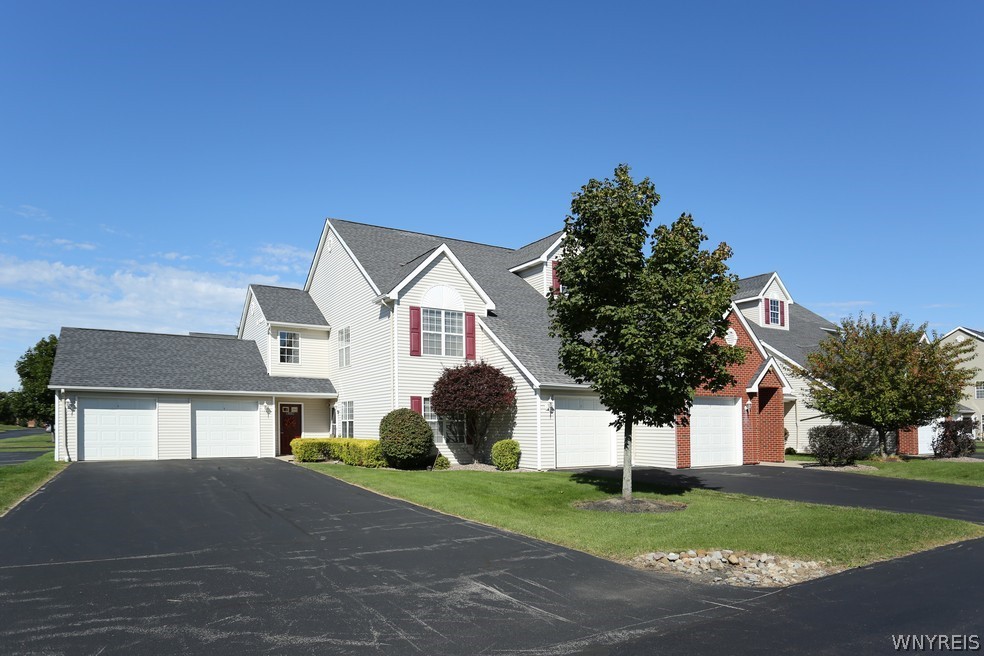 4100 Stonegate Lane Amherst, NY 14221 - Photo 7 of 37