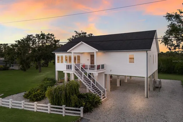 $1,895,000 | 1610 Bayshore Drive, Terra Ceia, FL 34250