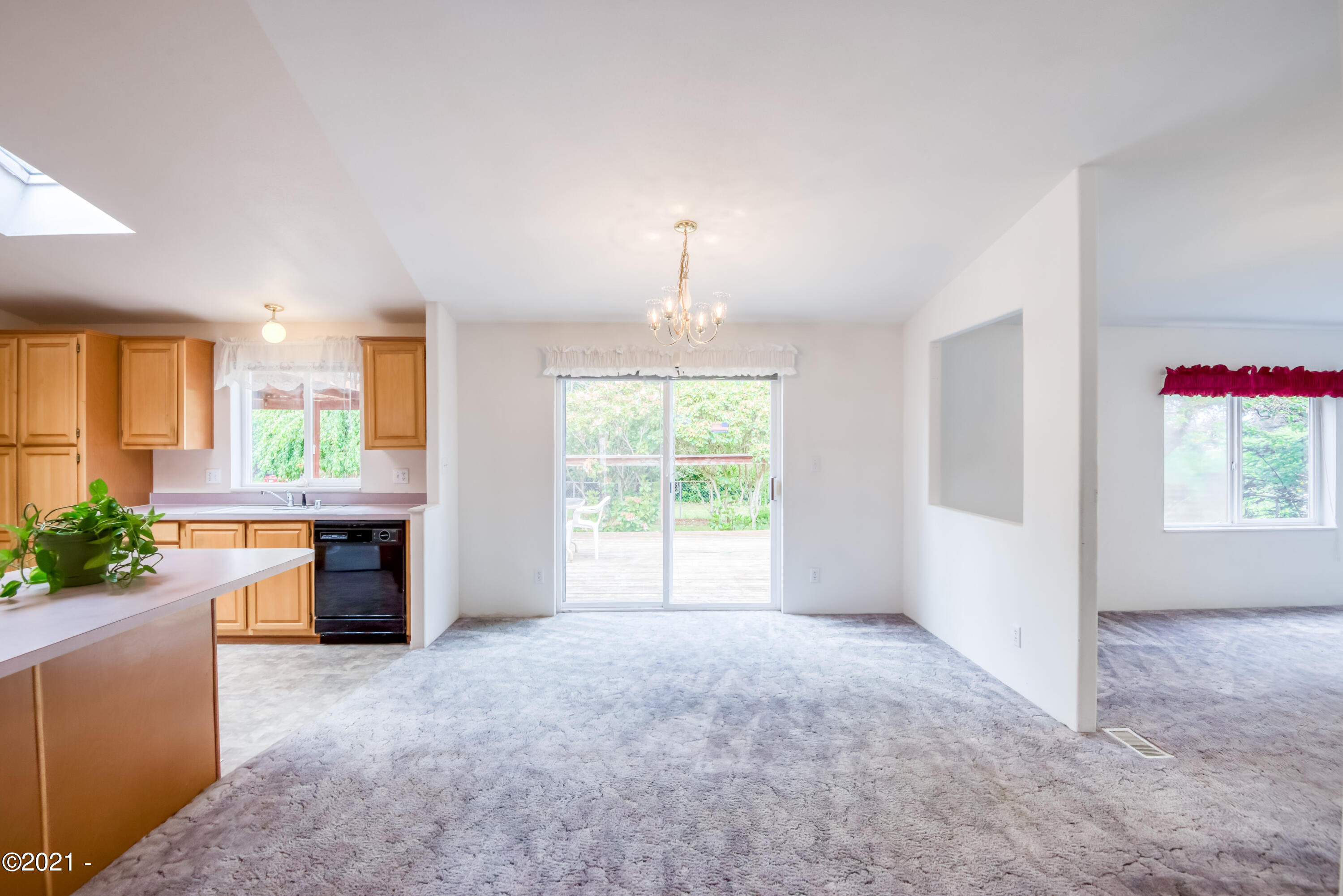 1211 Southeast River Road Toledo, OR 97391 - Photo 19 of 48 Open Concept