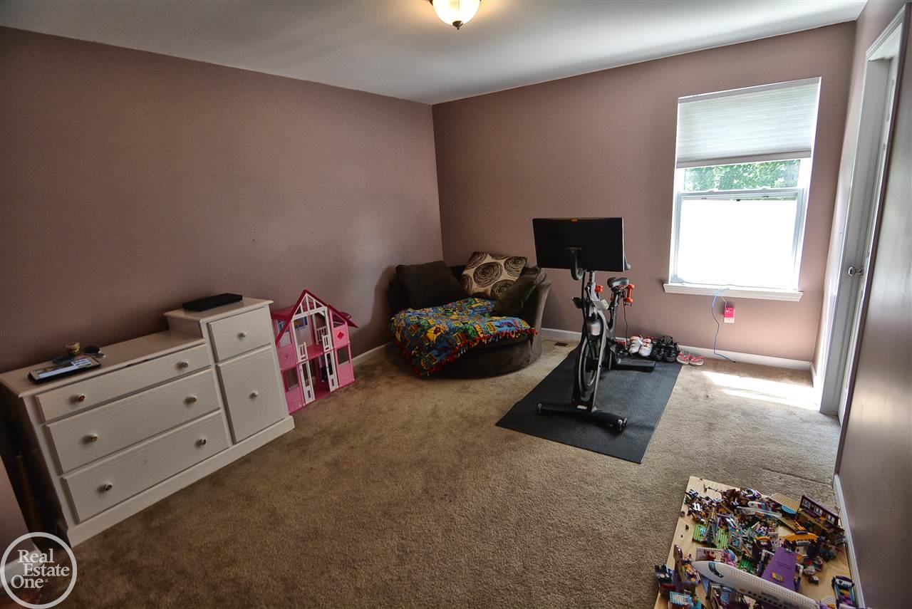 47883 Gloede Road Macomb, MI 48044 - Photo 29 of 38