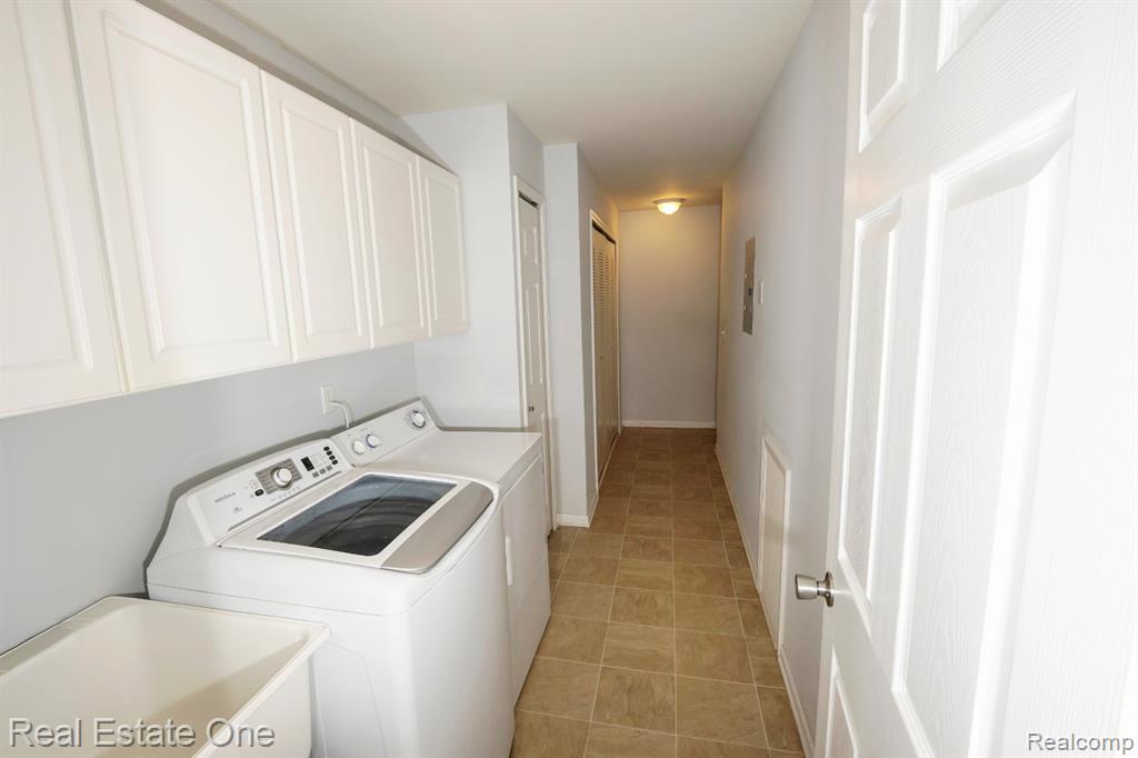 5305 Brookemonte Circle Rochester, MI 48306 - Photo 11 of 37 Gallery Image 11