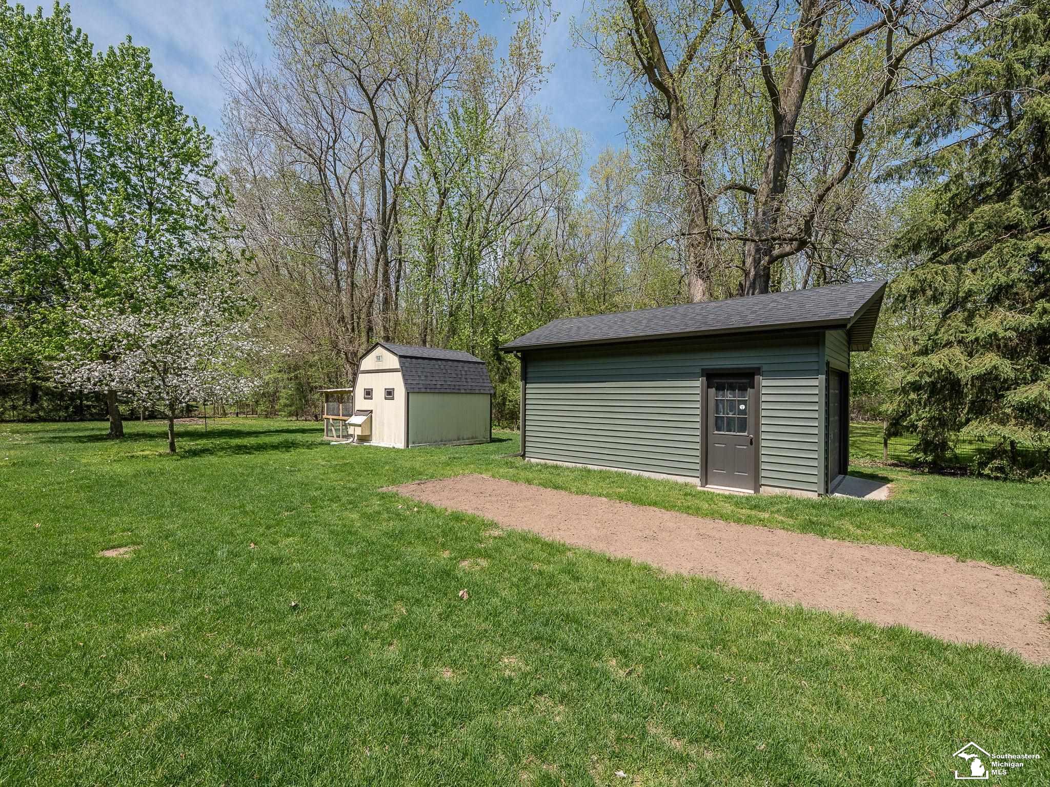 13725 Grafton Road Carleton, MI 48117 - Photo 37 of 51 50173491-d078de12-dcb3-4b4d-82dc-b87377b421b7.JPG