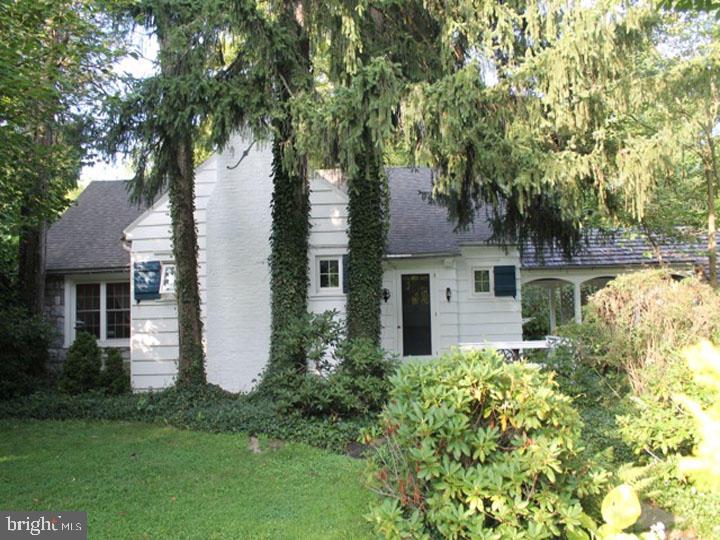 113 Lampeter Road Lancaster, PA 17602 - Photo 3 of 20 Gallery Image 3