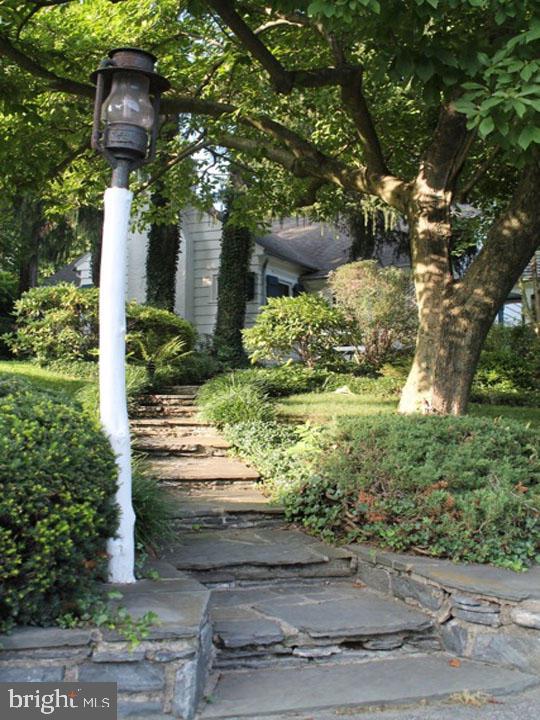 113 Lampeter Road Lancaster, PA 17602 - Photo 4 of 20 Gallery Image 4