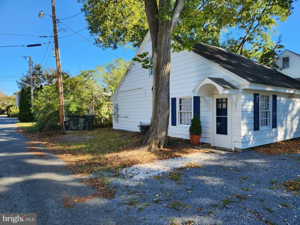 a view of a house with backyard and a tree