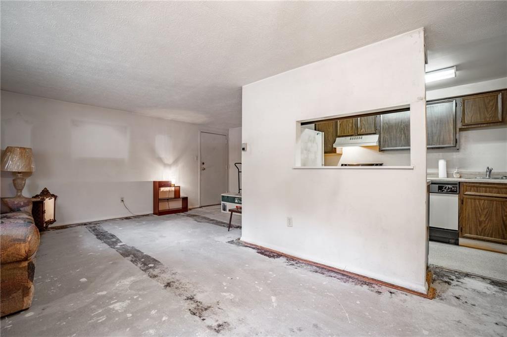 505 Hunters Path Road Bridgeville, PA 15017 - Photo 8 of 22 Gallery Image 8
