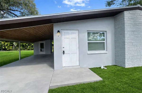 a view of a house with a backyard
