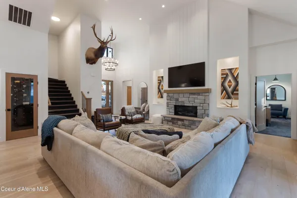 $1,350,000 | 1276 East Hofmeister Court, Hayden Lake, ID 83835
