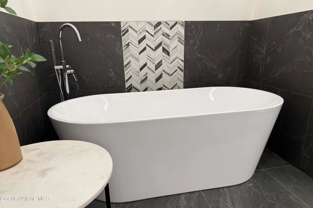 $1,450,000 | 1276 East Hofmeister Court, Hayden Lake, ID 83835