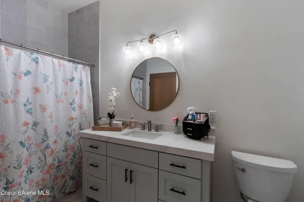 $1,350,000 | 1276 East Hofmeister Court, Hayden Lake, ID 83835