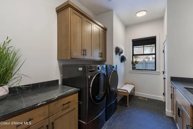 $1,450,000 | 1276 East Hofmeister Court, Hayden Lake, ID 83835