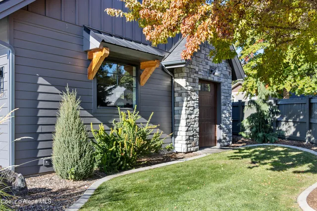 $1,450,000 | 1276 East Hofmeister Court, Hayden Lake, ID 83835