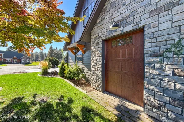 $1,350,000 | 1276 East Hofmeister Court, Hayden Lake, ID 83835