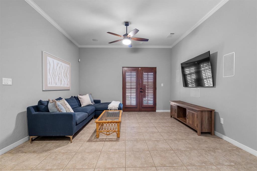 4323 Gilbert Avenue, Unit 4 Dallas, TX 75219 - Photo 7 of 40 a living room with furniture and a ceiling fan