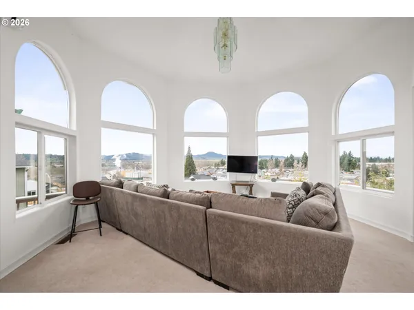 $995,000 | 805 Queens Avenue, Creswell, OR 97426