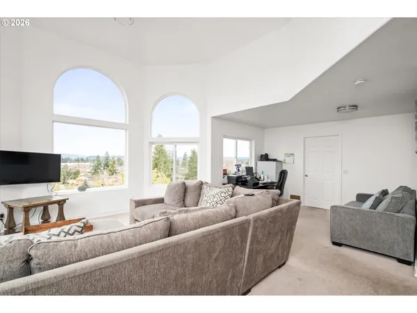 $995,000 | 805 Queens Avenue, Creswell, OR 97426