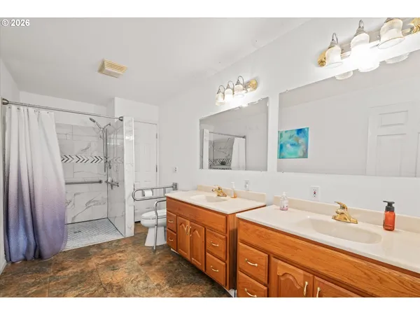 $995,000 | 805 Queens Avenue, Creswell, OR 97426