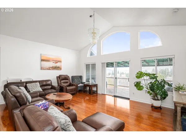 $995,000 | 805 Queens Avenue, Creswell, OR 97426