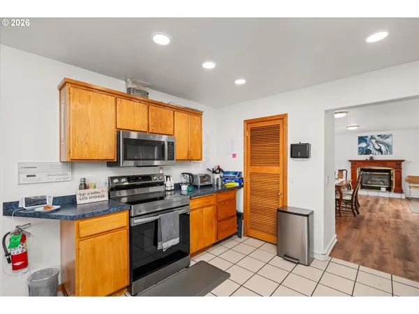 $995,000 | 805 Queens Avenue, Creswell, OR 97426