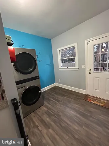 a view of a bedroom with washer and dryer