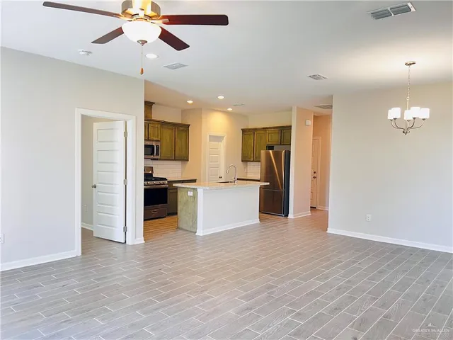 $1,950 | 829 South Templo Dorado Street, Mission, TX 78572