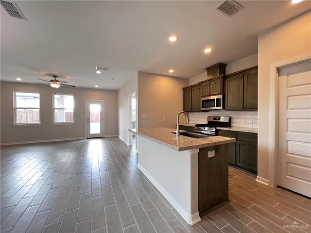 $1,950 | 829 South Templo Dorado Street, Mission, TX 78572