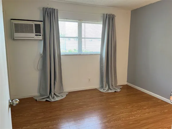 $1,350 | 5168 Northeast 6th Avenue, Unit 429, Fort Lauderdale, FL 33334