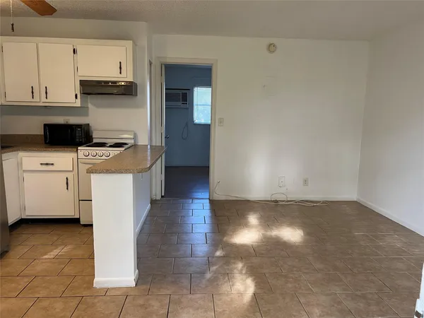 $1,350 | 5168 Northeast 6th Avenue, Unit 429, Fort Lauderdale, FL 33334