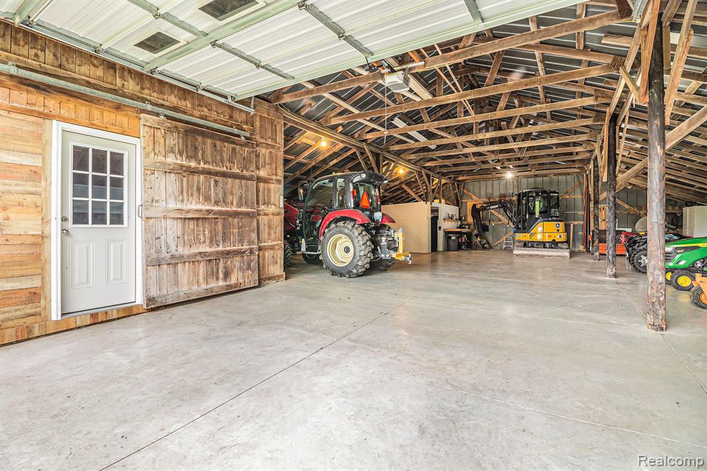 6268 Hazard Road Fenton, MI 48430 - Photo 12 of 51