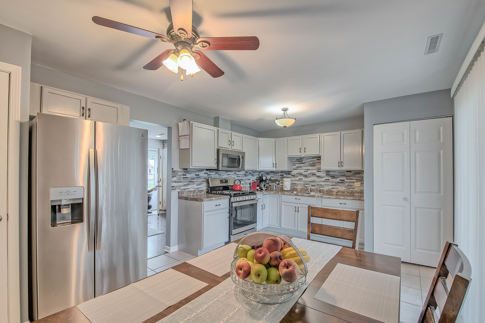 305 Ridge Circle Streamwood, IL 60107 - Photo 7 of 19