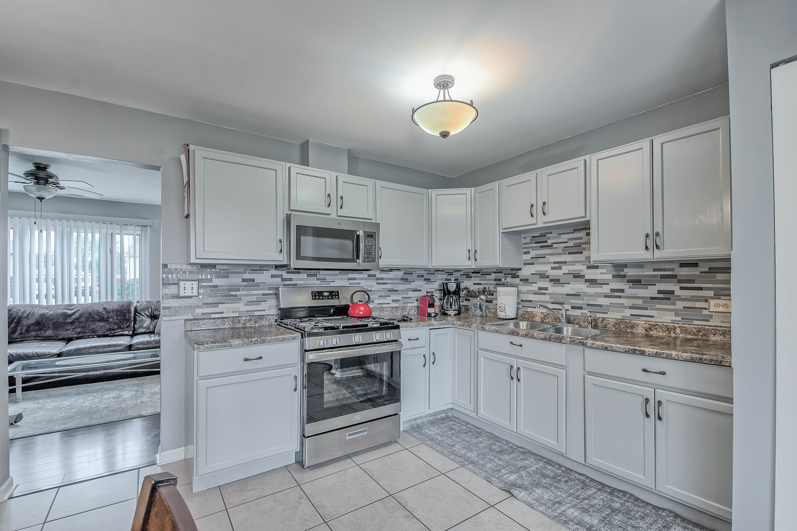 305 Ridge Circle Streamwood, IL 60107 - Photo 8 of 19