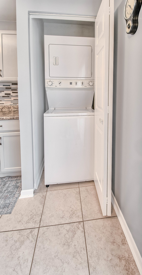 305 Ridge Circle Streamwood, IL 60107 - Photo 9 of 19