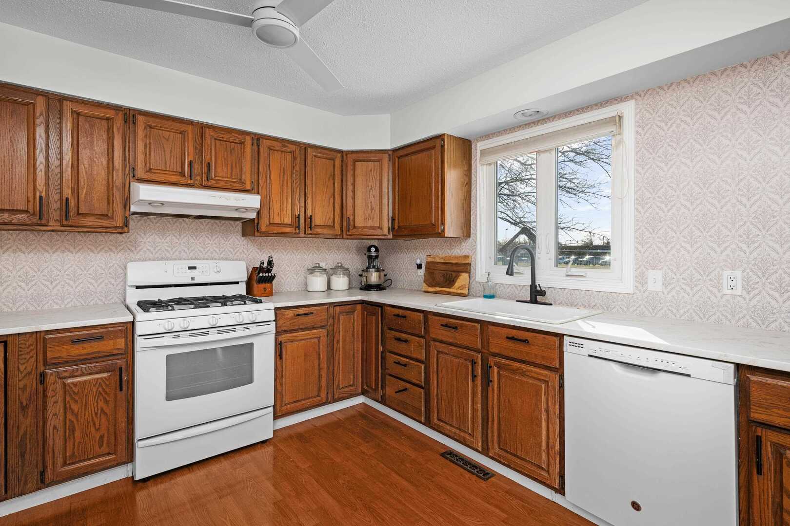 1037 Brookview Drive Dewitt, IA 52742 - Photo 13 of 34