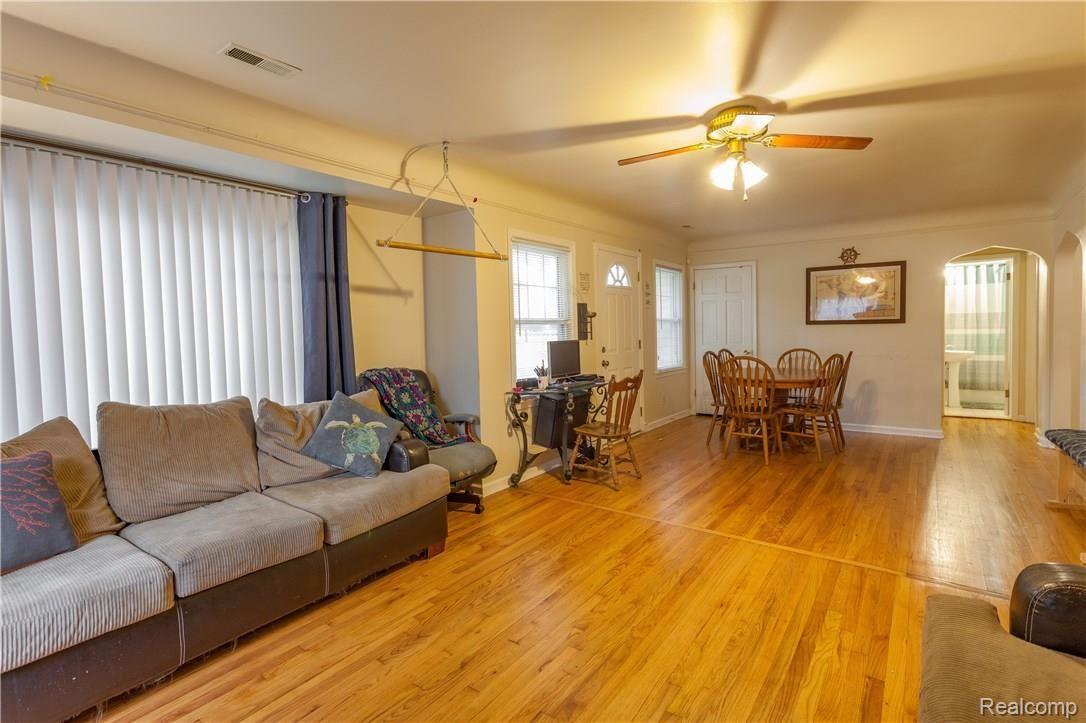 24466 Wick Road Taylor, MI 48180 - Photo 9 of 32 IMG_0972.JPG