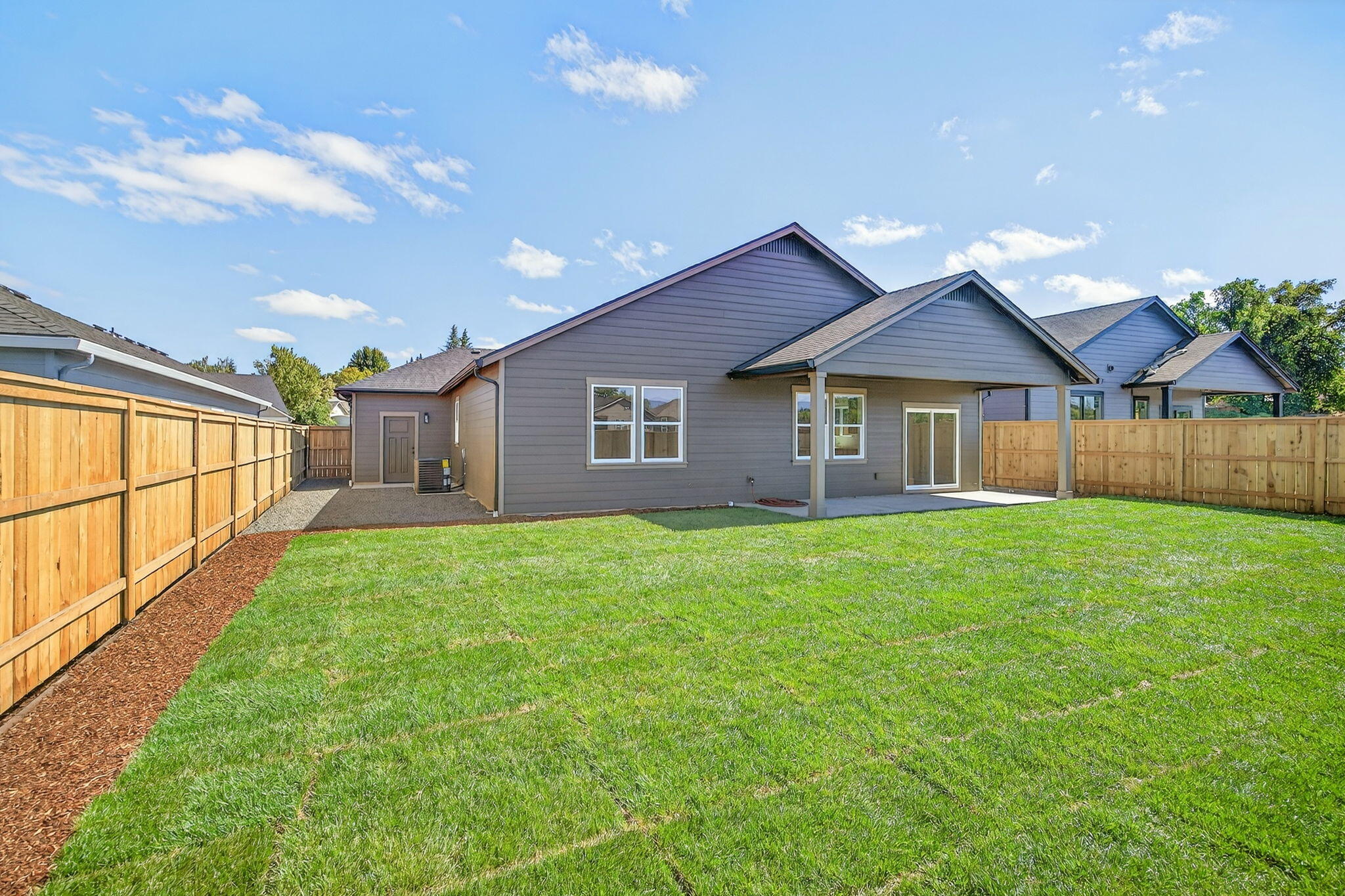 2776 Roberts Road Medford, OR 97504 - Photo 7 of 28 ApxRR00010