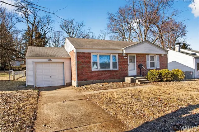 $144,900 | 1415 Gahan Drive, Florissant, MO 63031