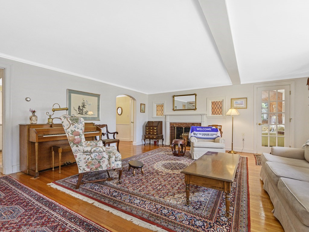 8 Hayward Road Wayland, MA 01778 - Photo 4 of 40 Gallery Image 4