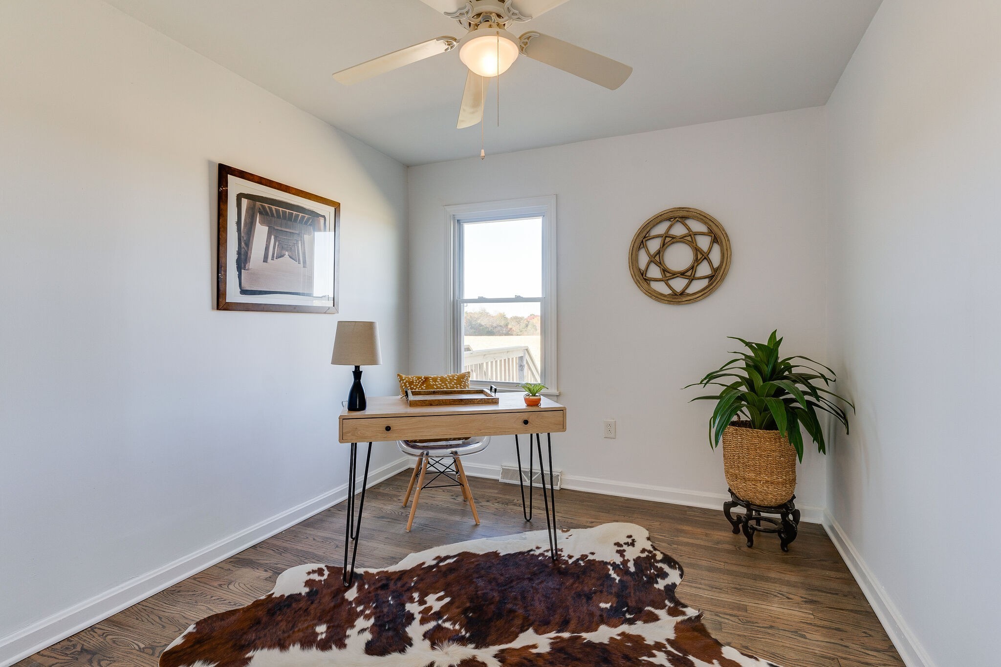 577 Corinth Road Portland, TN 37148 - Photo 21 of 30 a living room with furniture and a table