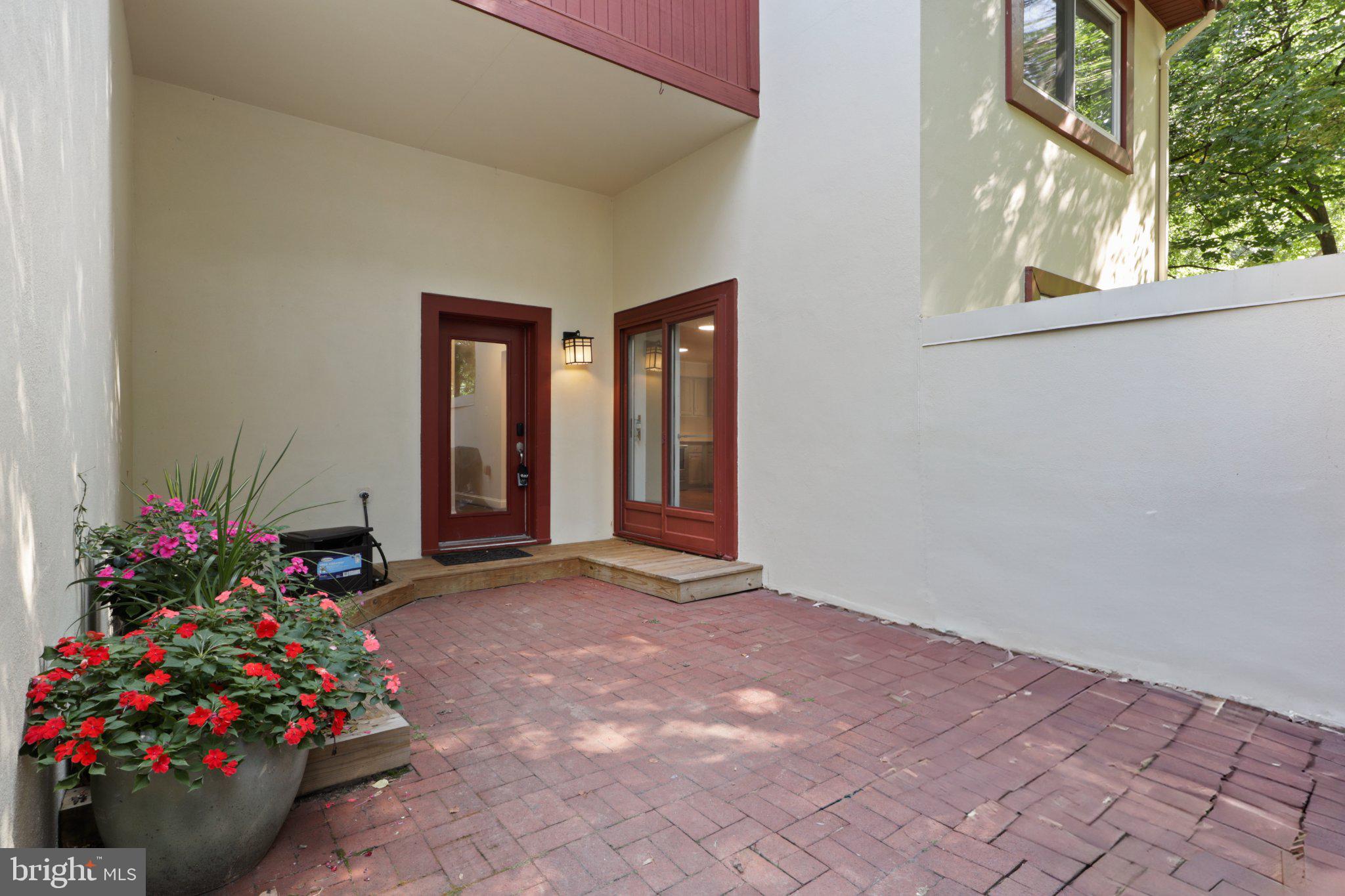 1595 Inlet Court Reston, VA 20190 - Photo 3 of 44 Gallery Image 3