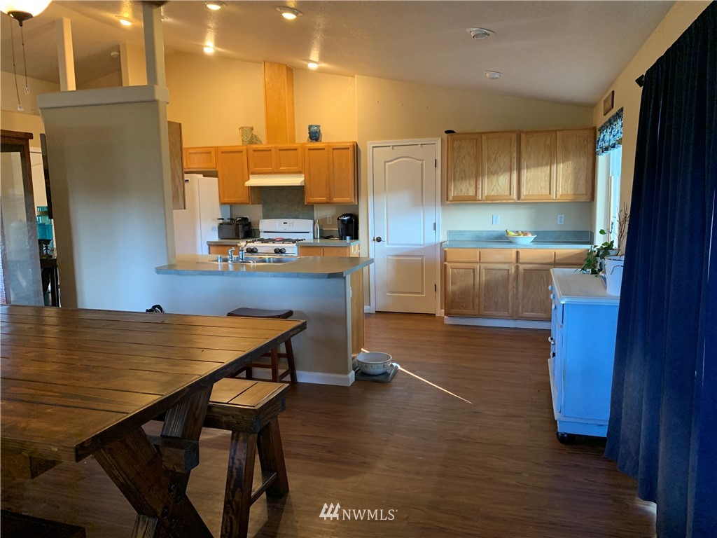 9515 181st Way Southwest Rochester, WA 98579 - Photo 7 of 29
