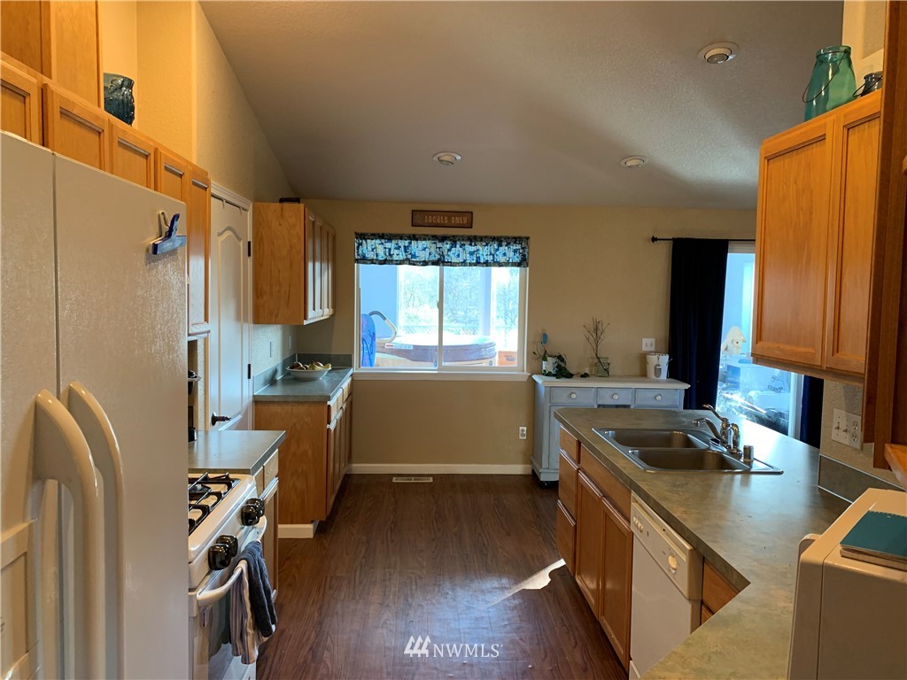 9515 181st Way Southwest Rochester, WA 98579 - Photo 8 of 29