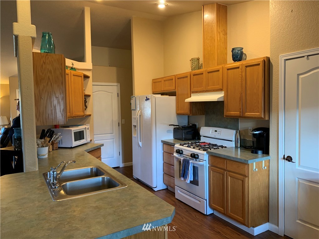 9515 181st Way Southwest Rochester, WA 98579 - Photo 9 of 29