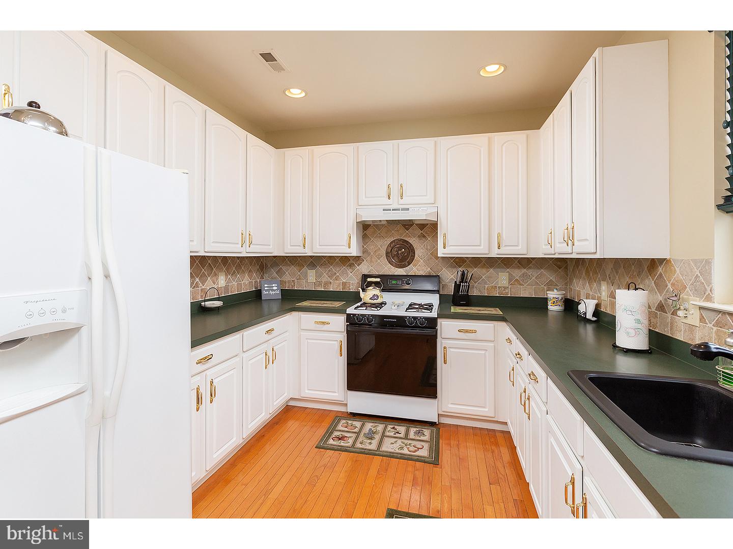 21 Mufferson Road Turnersville, NJ 08012 - Photo 3 of 18 Kitchen