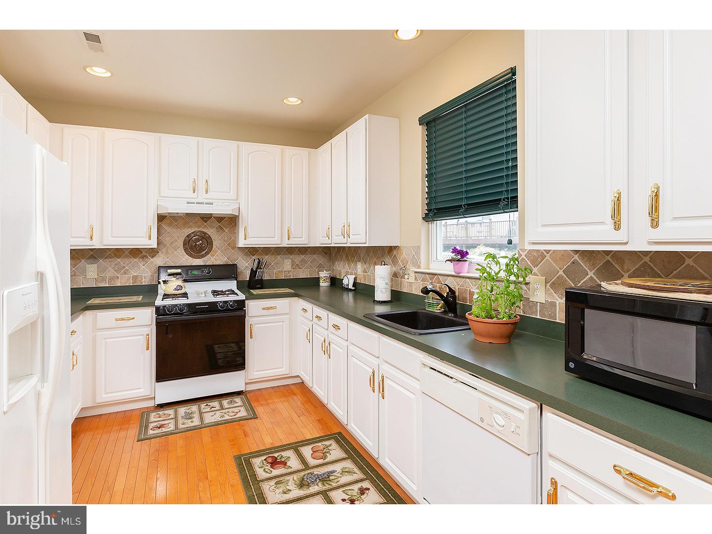 21 Mufferson Road Turnersville, NJ 08012 - Photo 4 of 18 Kitchen