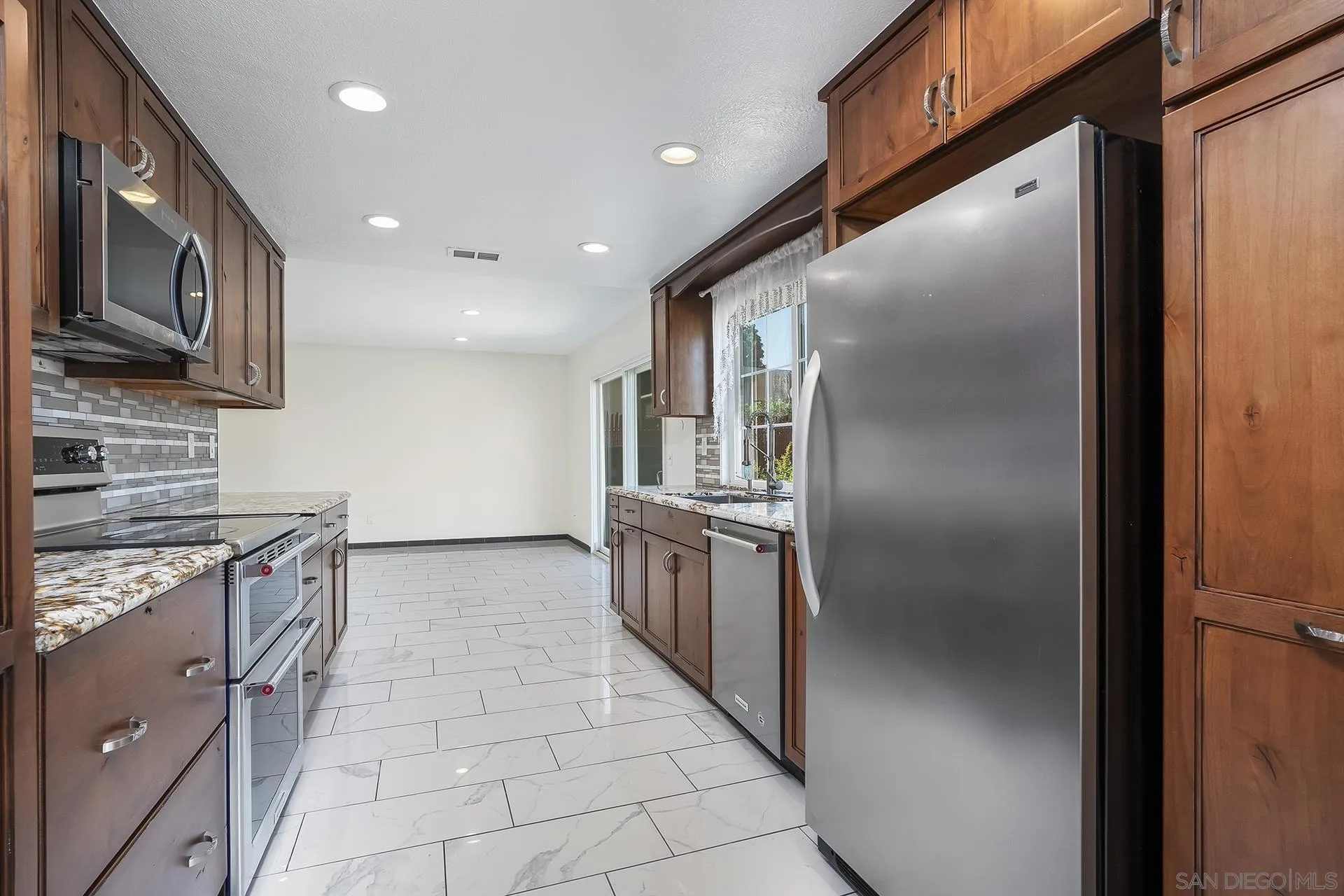 10772 Avenida Roberta Spring Valley, CA 91978 - Photo 14 of 32