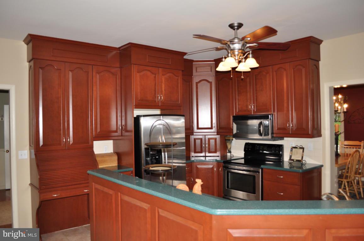 1707 Windy Hill Road Lancaster, PA 17602 - Photo 10 of 40 Gallery Image 10