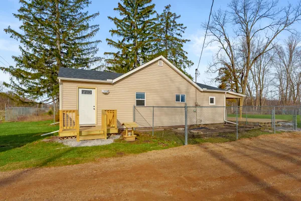 $269,900 | 26234 Highway 43, Mattawan, MI 49071