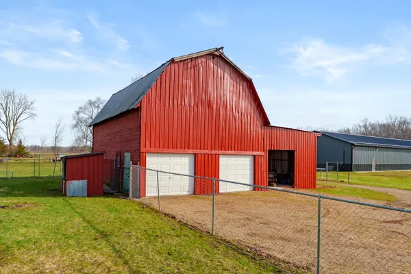 $269,900 | 26234 Highway 43, Mattawan, MI 49071